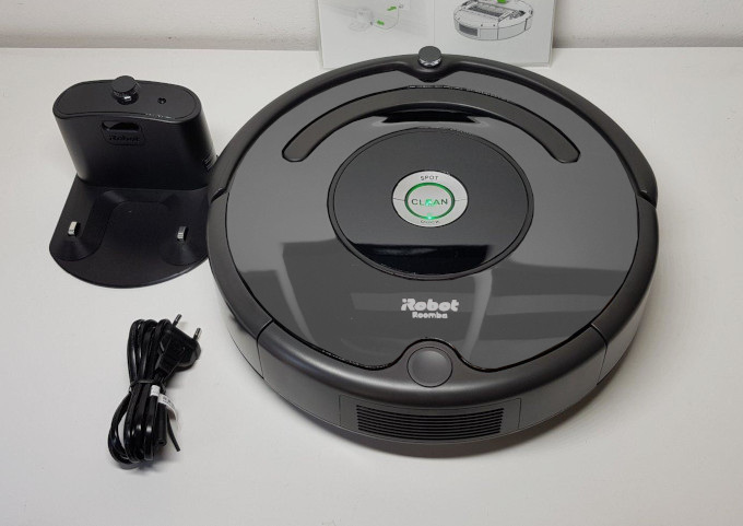 Confezione robot aspirapolvere Roomba 676